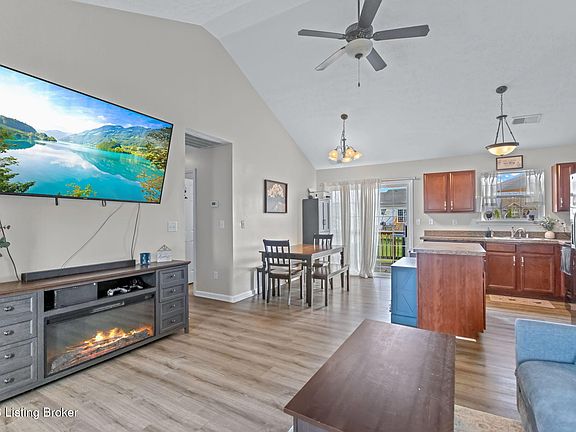 5th image of 492 Gentry Ln