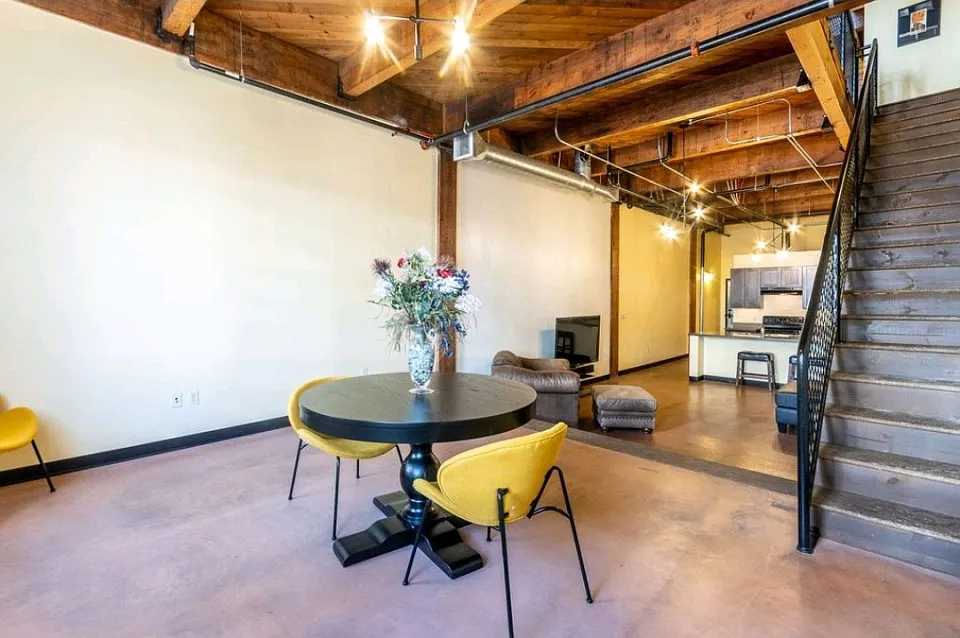 2 bed, 1.5 bath, $1,995 — Photo 2