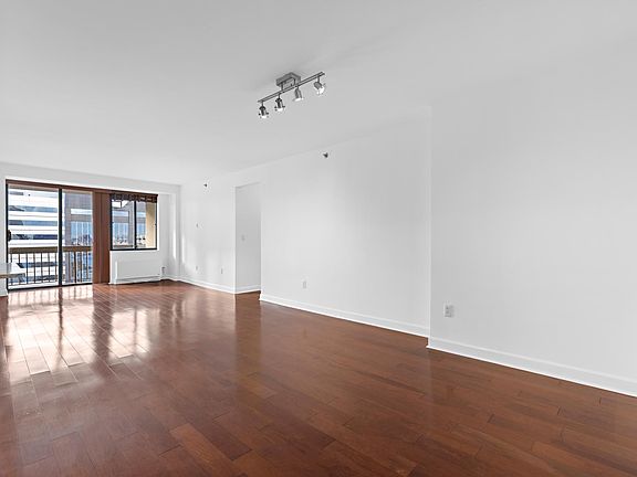 5th image of 45 River Dr S APT 3009