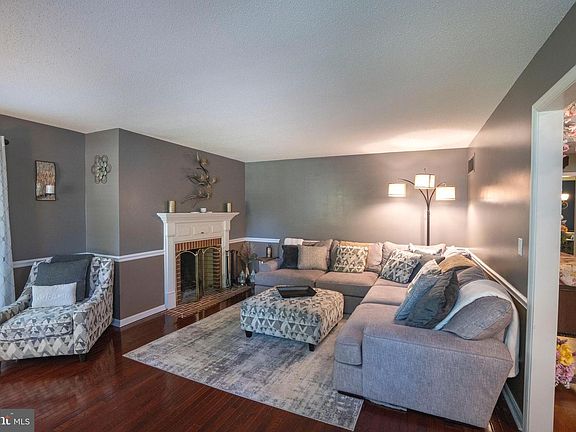 4th image of 406 E Springwood Pl