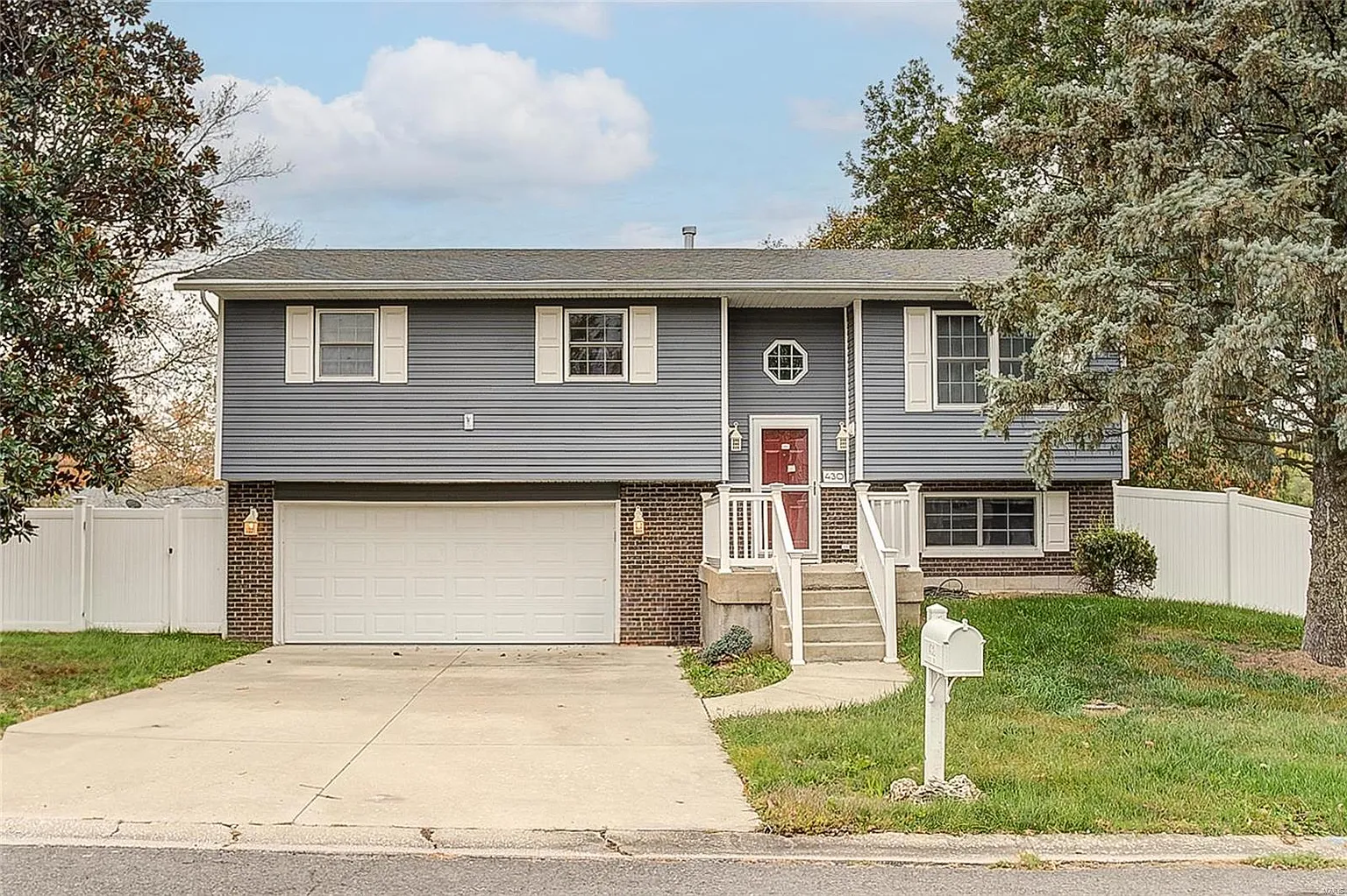 430 Reid Ave photo 1
