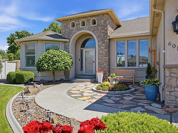 2nd image of 601 Chateau Ct