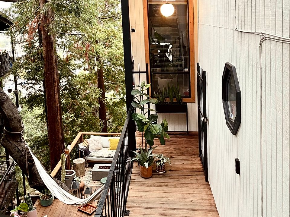 Entry walkway