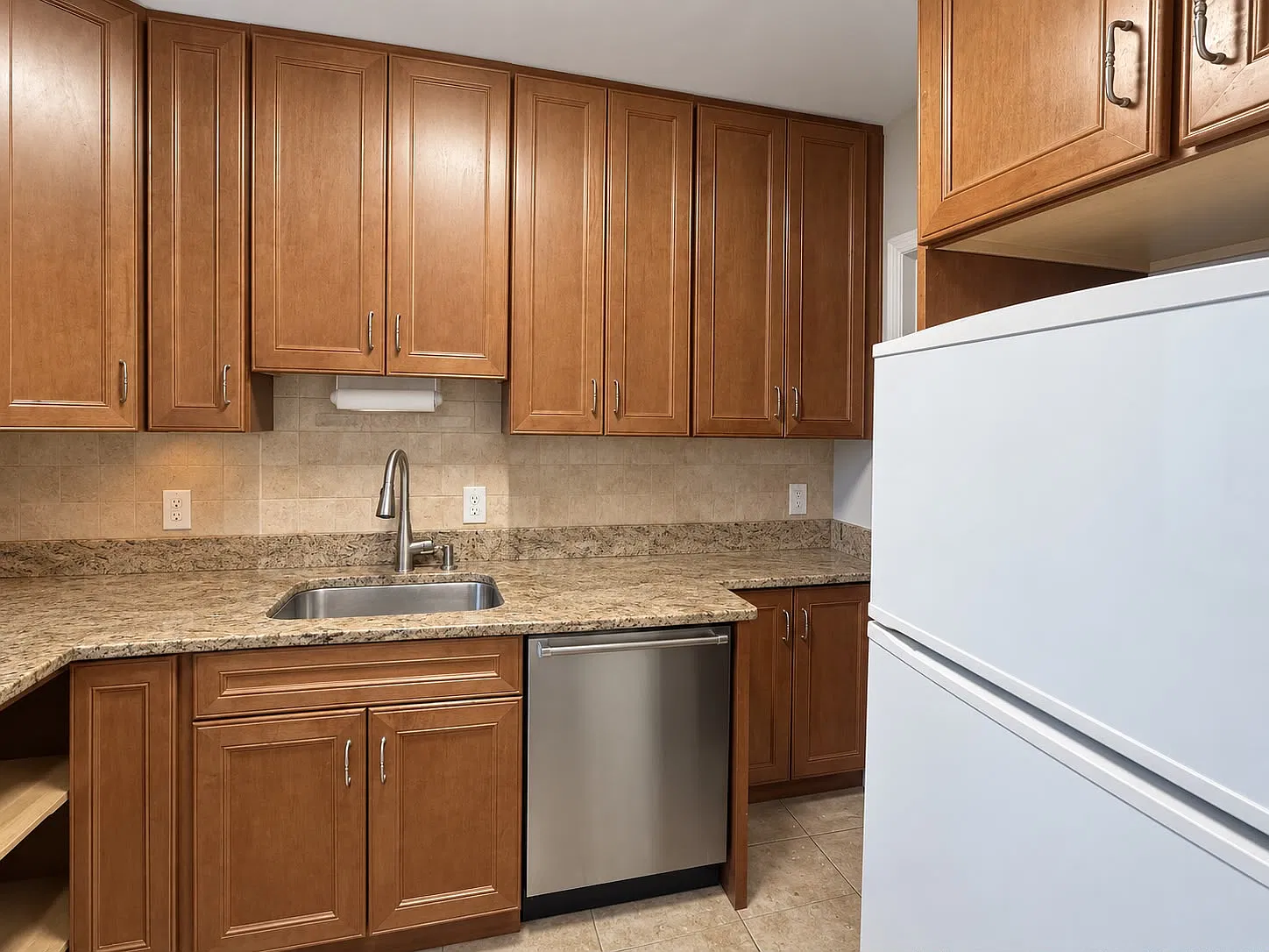 3 bed, 1140 sqft, $3,100 — Photo 2
