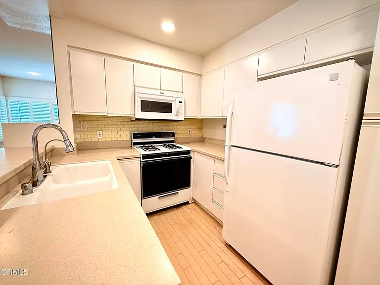 360 S Los Robles Ave #9 — Photo 15