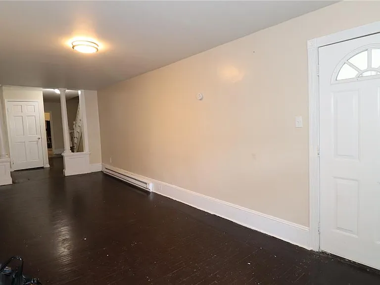 215 W Coal St — Photo 3