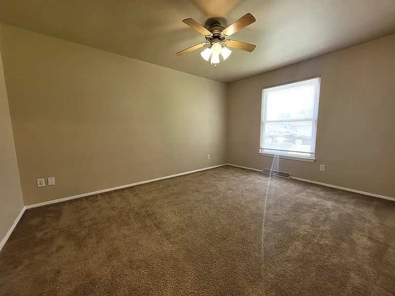 1095 Gillingham Rd #B — Photo 9