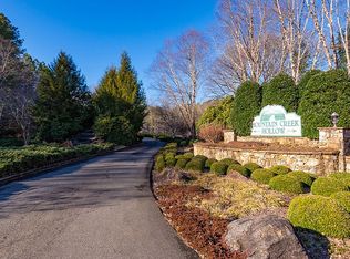 96 Whispering Pines Ct, Talking Rock, GA 30175