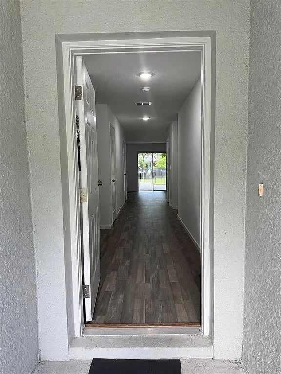 4 bed, 2.0 bath, 1889 sqft, $2,600 — Photo 3