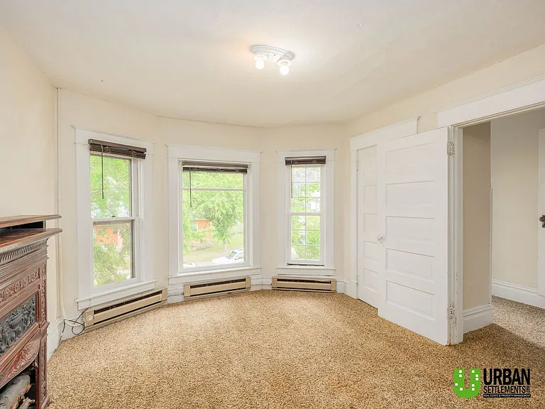 1122 S Walnut St — Photo 7