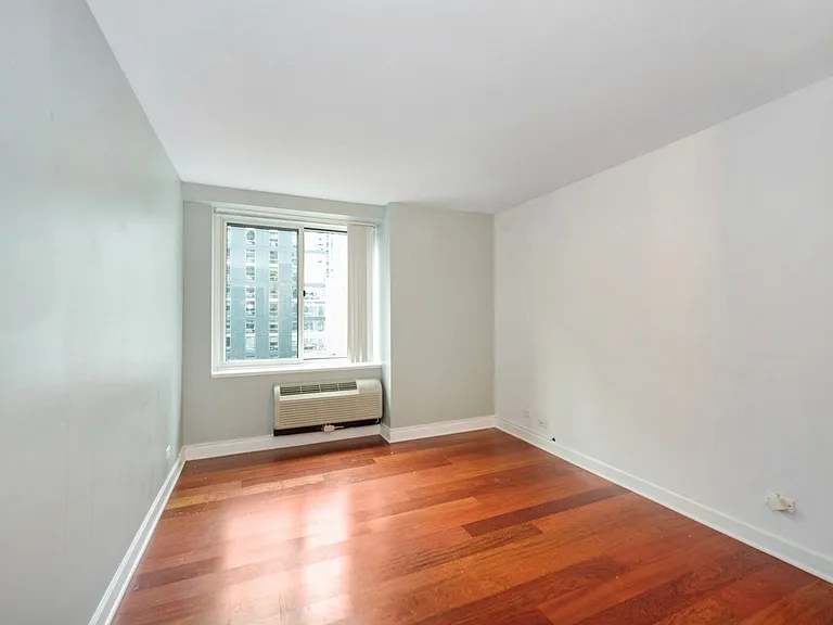 211 E Ohio St #1021 — Photo 11