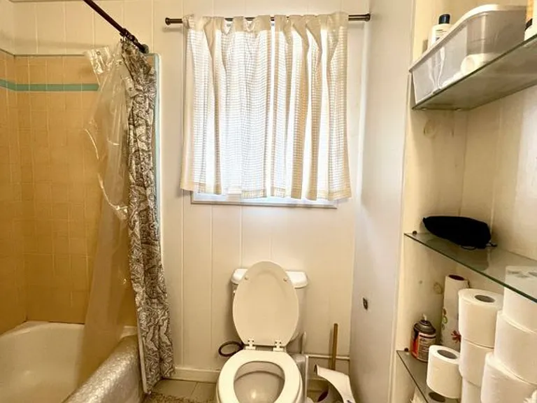 556 Kamoku St #3 — Photo 5