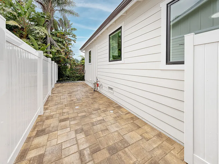 4287 La Salle Ave — Photo 2