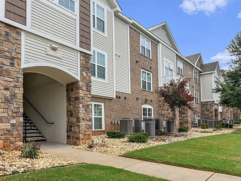 Limestone Creek Apartment Homes — Photo 47
