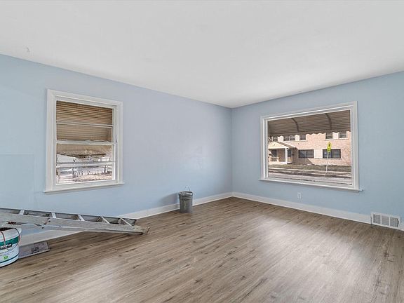 4th image of 2101 W Fairmount AVENUE