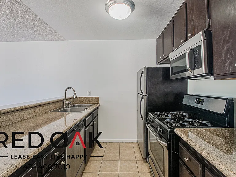 1522 N Formosa Ave — Photo 9