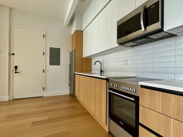 420 Gates Avenue image 3 of 22