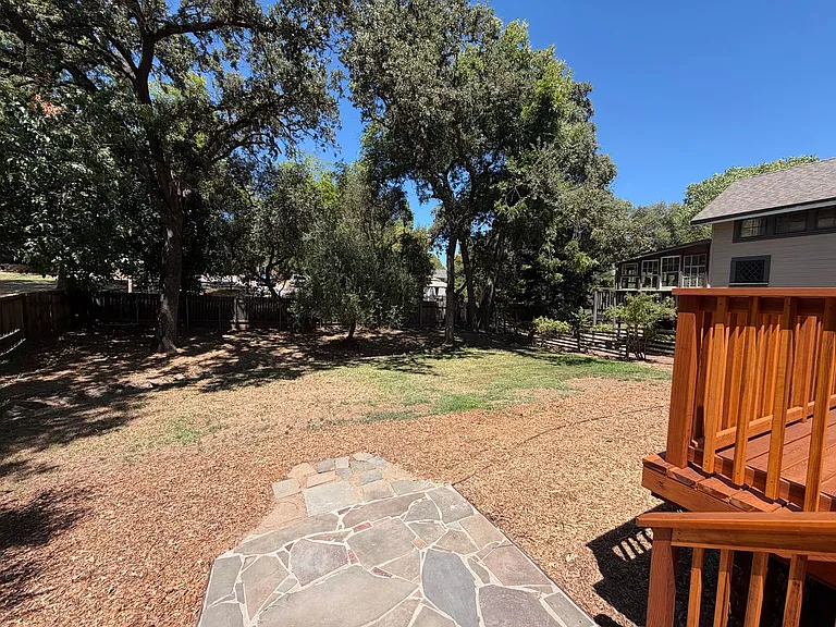 6039 Van Alstine Ave — Photo 23