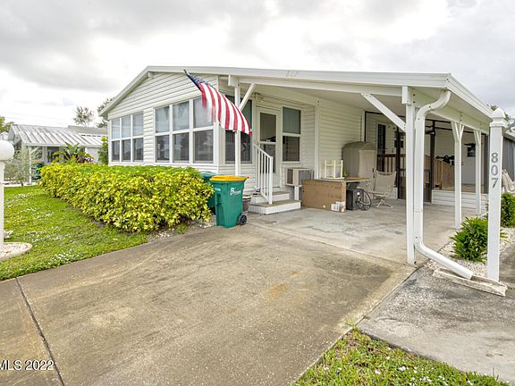 2nd image of 807 Lilac Dr