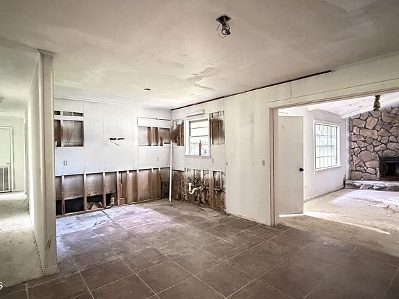 2nd image of 51 Lilac St