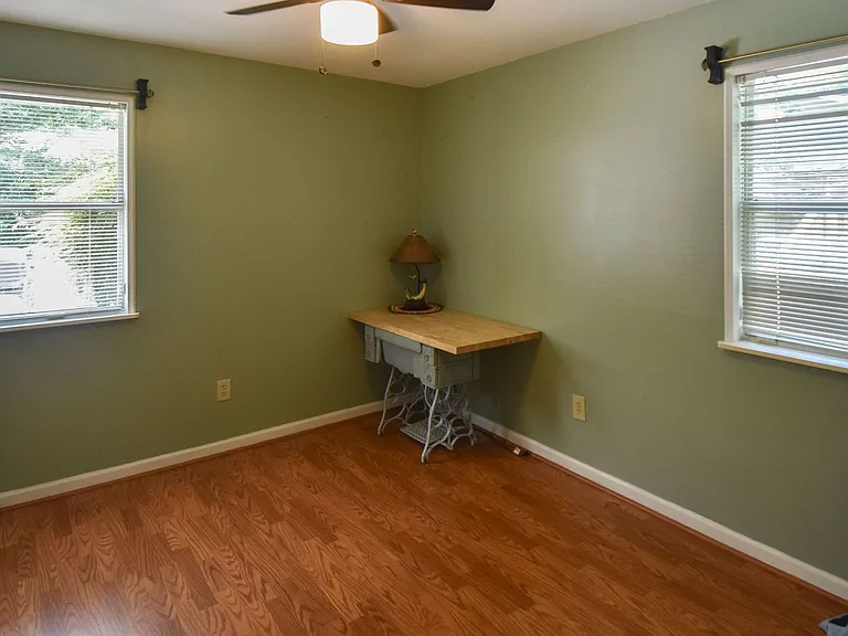 555 Shady Acres Dr — Photo 27