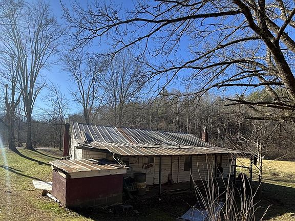 2nd image of 800 Middle Creek Rd