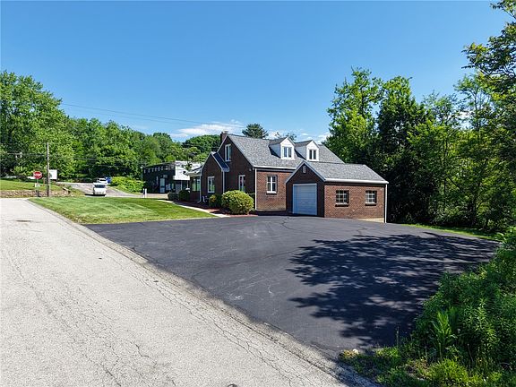 5th image of 2550 Leechburg Rd