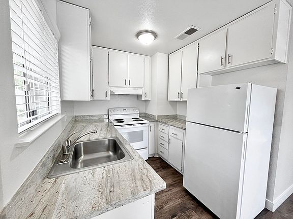5th image of 2536 Garfield Ave APT 08