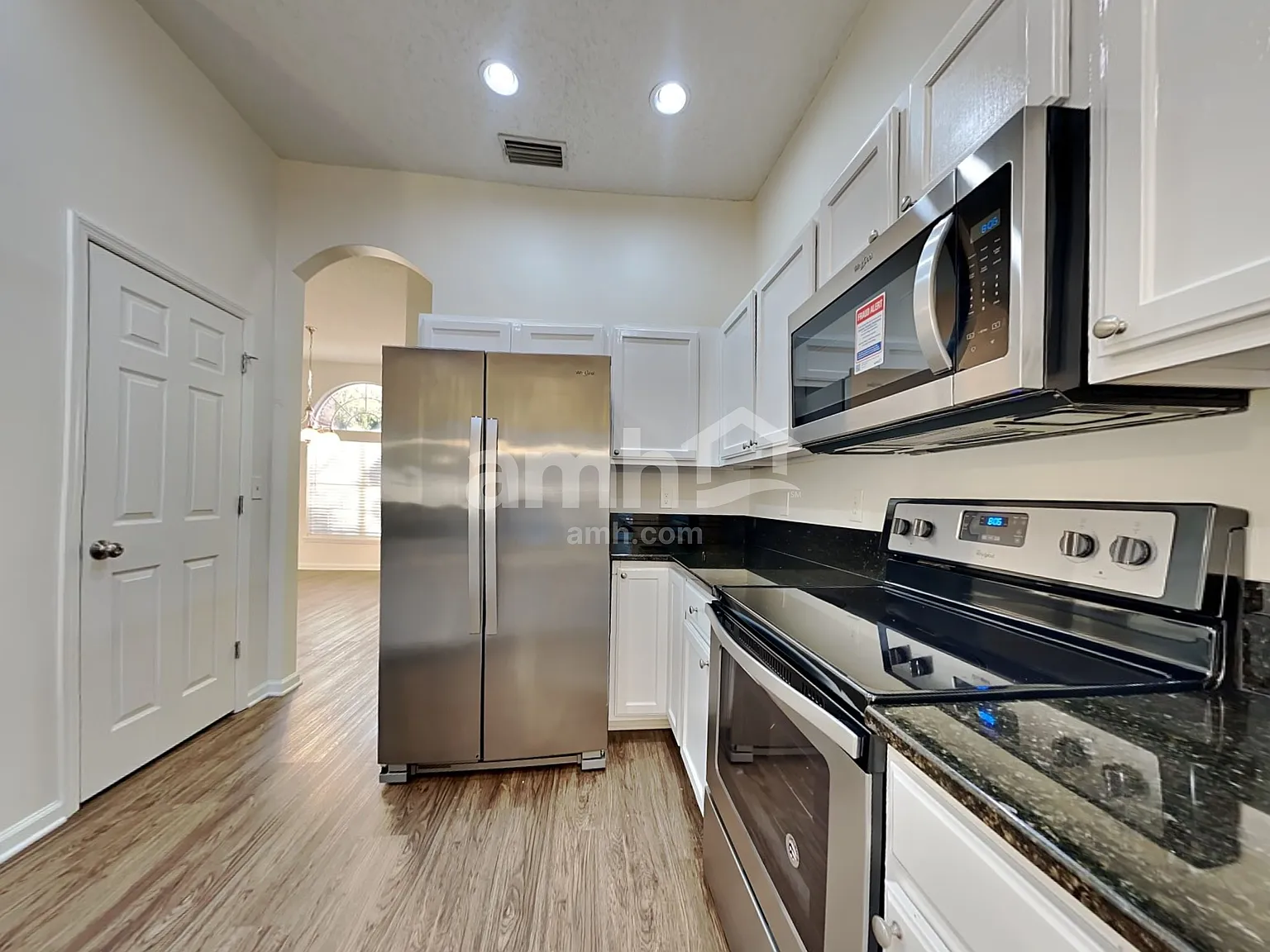 3 bed, 2.0 bath, 1824 sqft, $2,540 — Photo 3