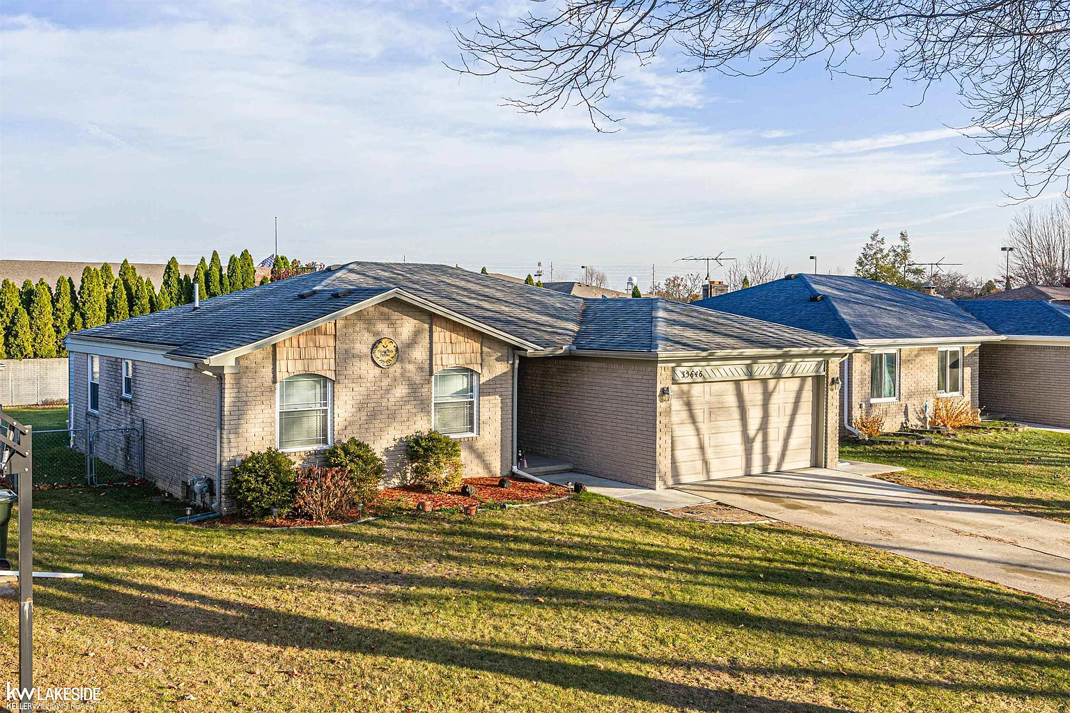 35646 Maureen Dr photo 1