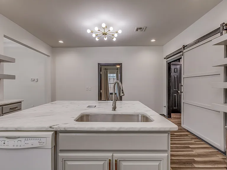 1521 N Blackwelder Ave — Photo 16