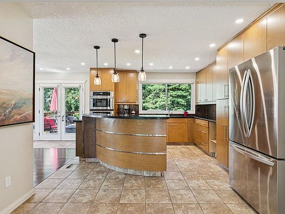 3rd image of 423 E Canterbury Pl SW