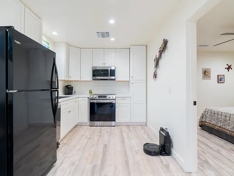 181 Parnassus Cir — Photo 16