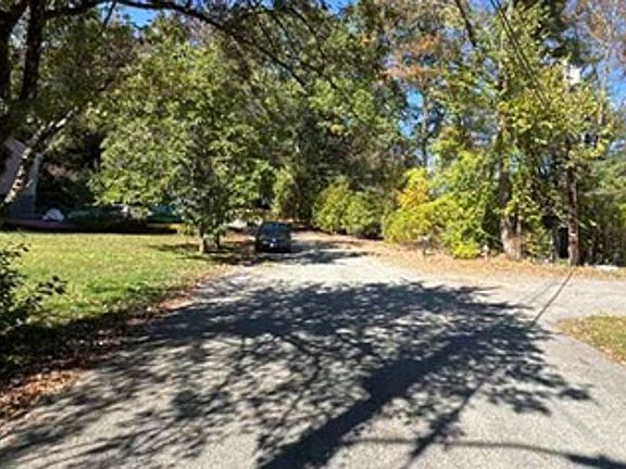 Exterior Neighborhood (street photo)