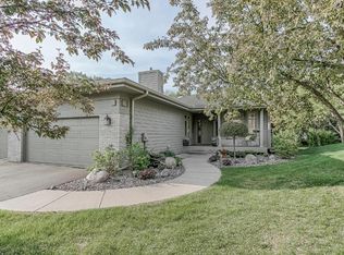8970 Hilloway Rd, Eden Prairie, MN 55347