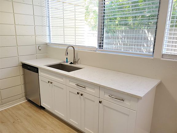 5th image of 3075 Los Altos Dr #A