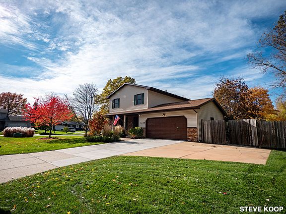2nd image of 4645 Applewood Dr SE