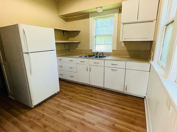 5th image of 111 N Sunset Ave