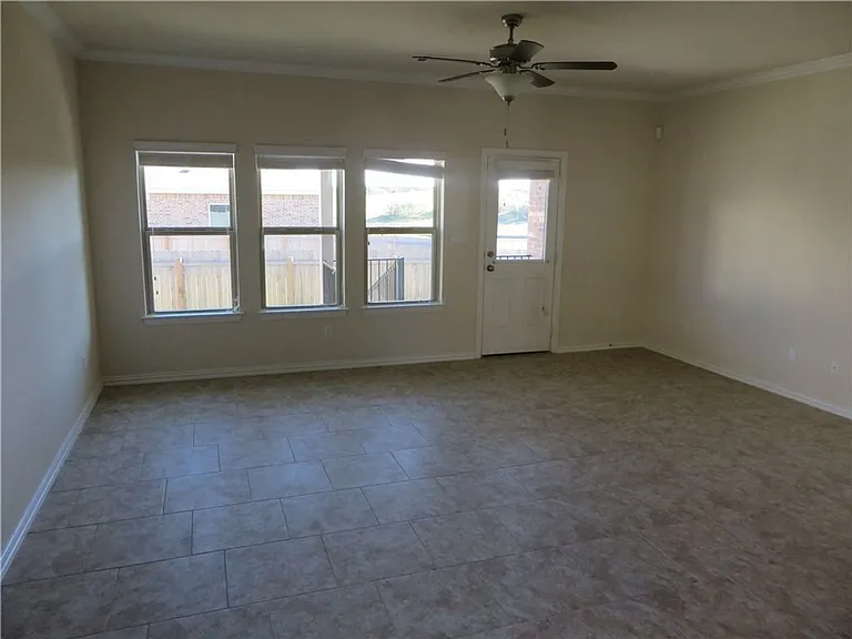 1220 Gaviota Ln — Photo 7