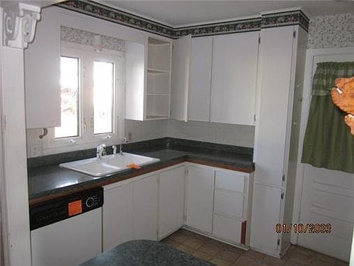 2nd image of 2502 NE 60th St