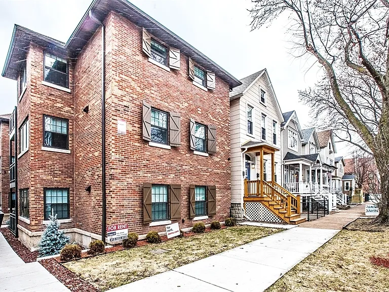 2145 W Fletcher St #3R — Photo 1