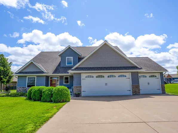 642 W River Dr, New London, MN 56273