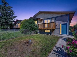 218 S Bermuda Dr NW, Calgary, AB T3K2A9