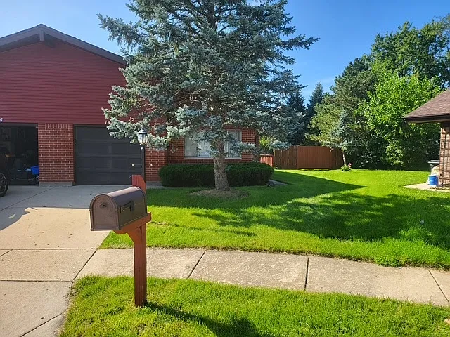 3 bed, 1325 sqft, $2,400 — Photo 1