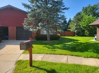 142 Virginia Ct, Streamwood, IL 60107