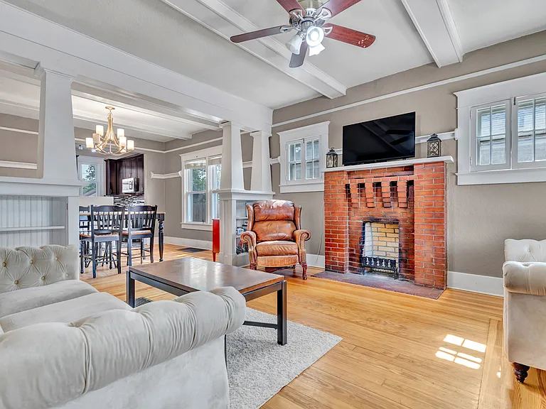 320 E Uintah St — Photo 8