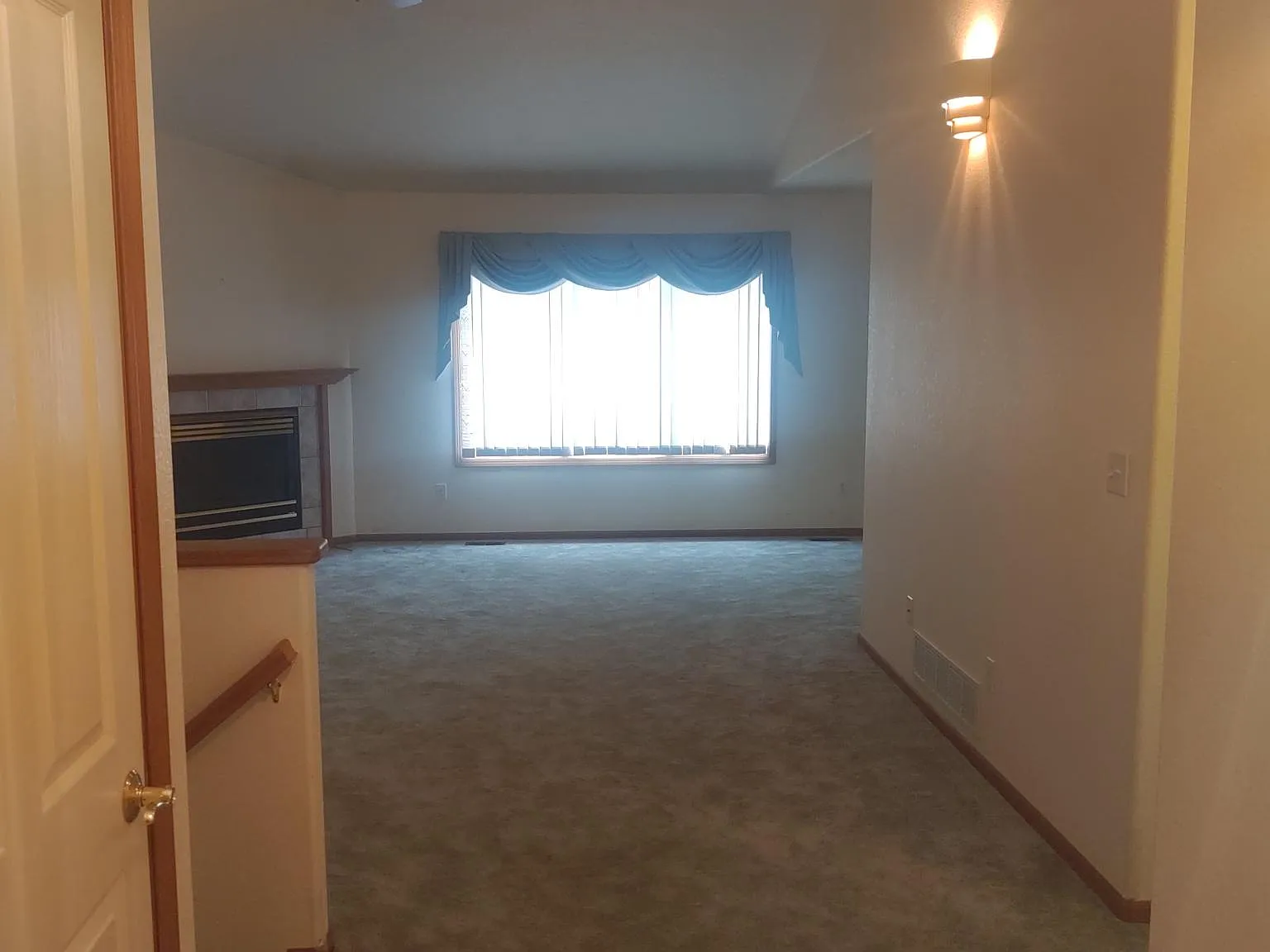 3 bed, 2904 sqft, $2,700 — Photo 2