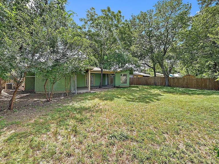 1702 Colony Creek Dr — Photo 27