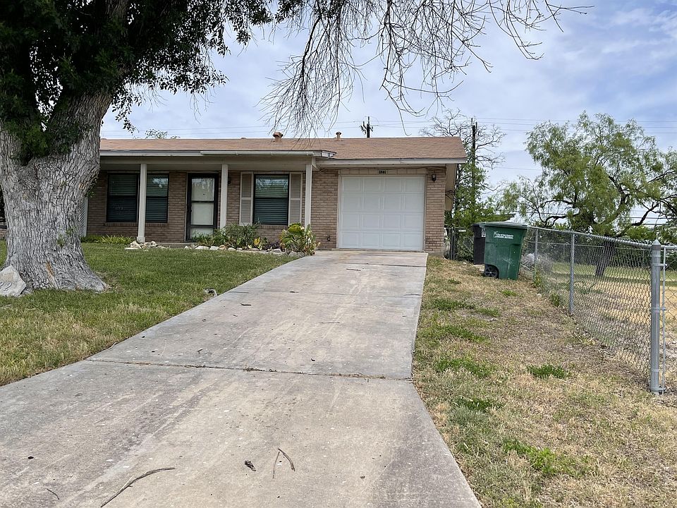 1st image of 122 Bloomfield Dr