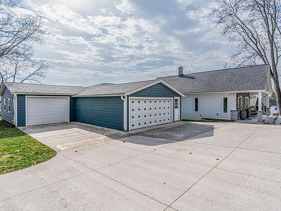 3rd image of 3215 Garfield St